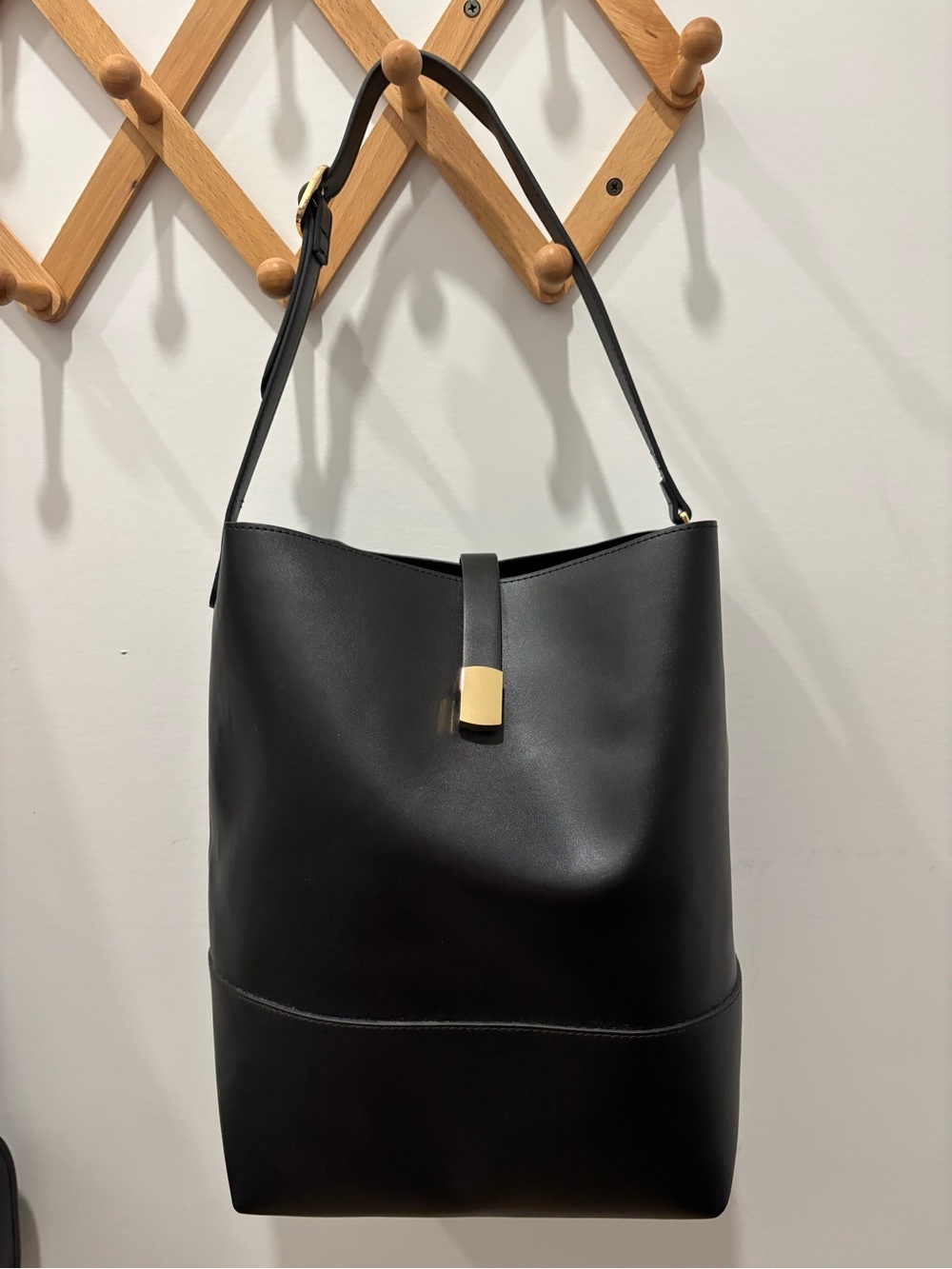Old Navy large preppy bucket bag with buckle